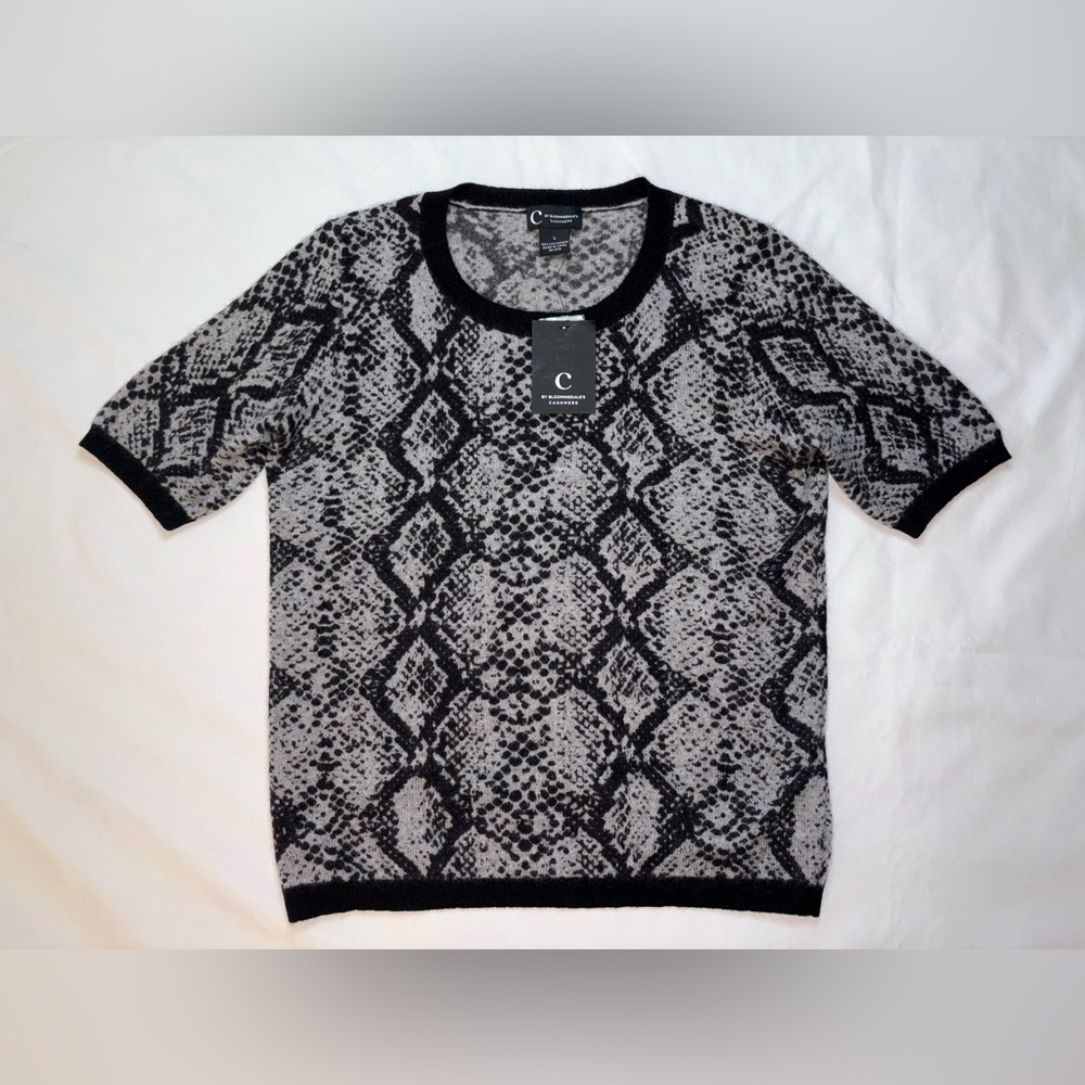 Bloomingdale's Black And Gray Snake Print Short Sleeve Cashmere Top. Gorgeous